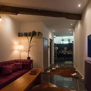 Full 4 Floors House At The Center Vakantiehuis